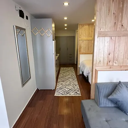 Golden Wood Apartment *