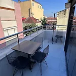 Golden Wood Apartment *