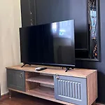 Golden Wood Apartment *